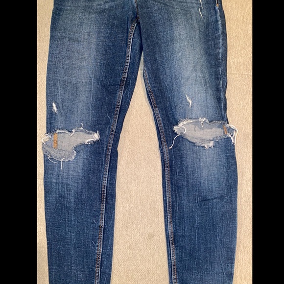 Old Navy Distressed Rockstar Jeans - Picture 3 of 6